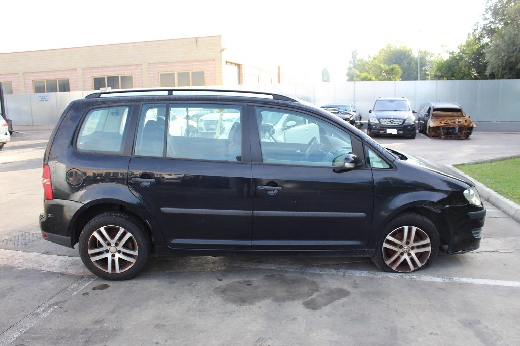 VOLKSWAGEN TOURAN 1.9 D 77KW 6M 5P (2007) RICAMBI IN MAGAZZINO