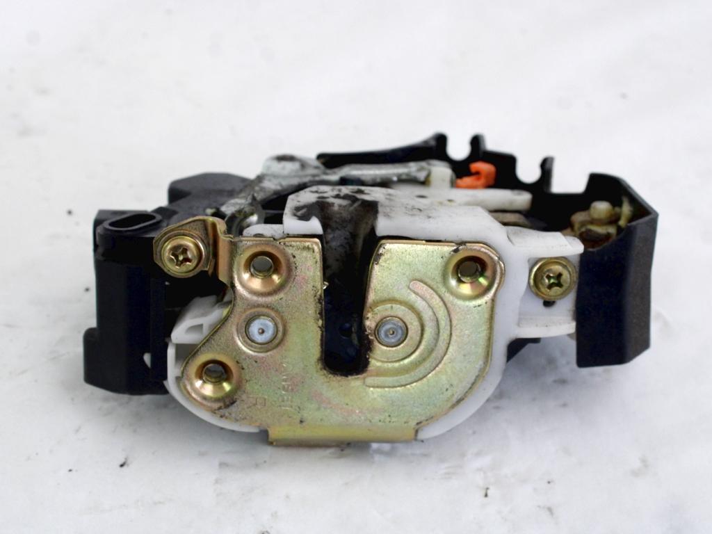 CENTRALNI ZAKLEP SPREDNJIH VRAT  OEM N. 5715A132 ORIGINAL REZERVNI DEL MITSUBISHI COLT Z30 Z3_A Z2_A MK6 (2004 - 2009) BENZINA LETNIK 2006