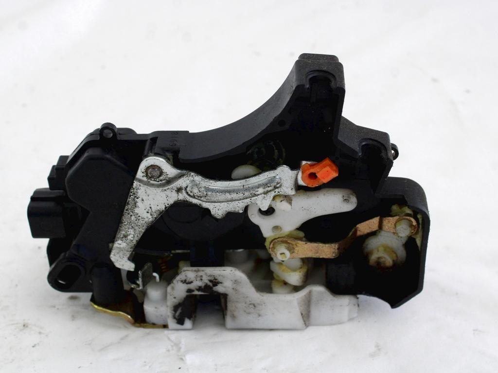 CENTRALNI ZAKLEP SPREDNJIH VRAT  OEM N. 5715A132 ORIGINAL REZERVNI DEL MITSUBISHI COLT Z30 Z3_A Z2_A MK6 (2004 - 2009) BENZINA LETNIK 2006