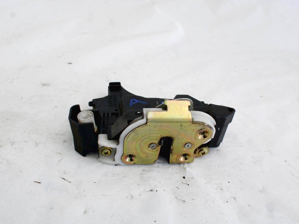 CENTRALNI ZAKLEP SPREDNJIH VRAT  OEM N. 5715A132 ORIGINAL REZERVNI DEL MITSUBISHI COLT Z30 Z3_A Z2_A MK6 (2004 - 2009) BENZINA LETNIK 2006