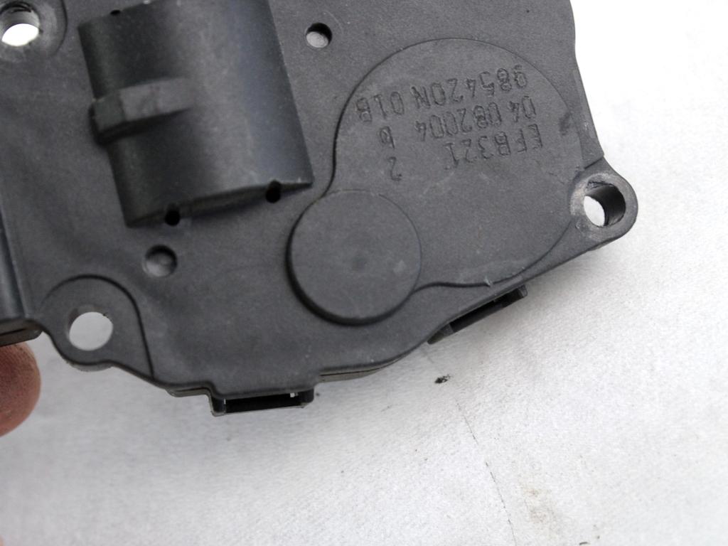 MOTORCEK OGREVANJA OEM N. 985420N ORIGINAL REZERVNI DEL BMW SERIE 1 BER/COUPE/CABRIO E81/E82/E87/E88 (2003 - 2007) BENZINA LETNIK 2004