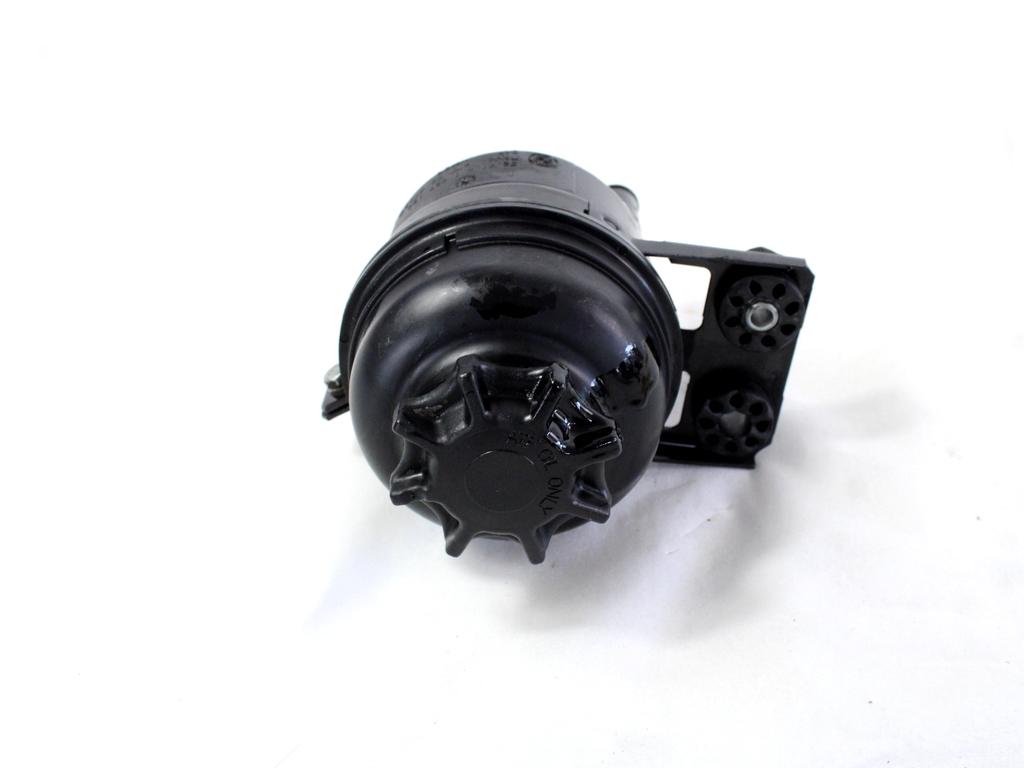 REZERVOAR CRPALKA  SERVO VOLAN OEM N. 32411097164 ORIGINAL REZERVNI DEL BMW SERIE 1 BER/COUPE/CABRIO E81/E82/E87/E88 (2003 - 2007) BENZINA LETNIK 2004