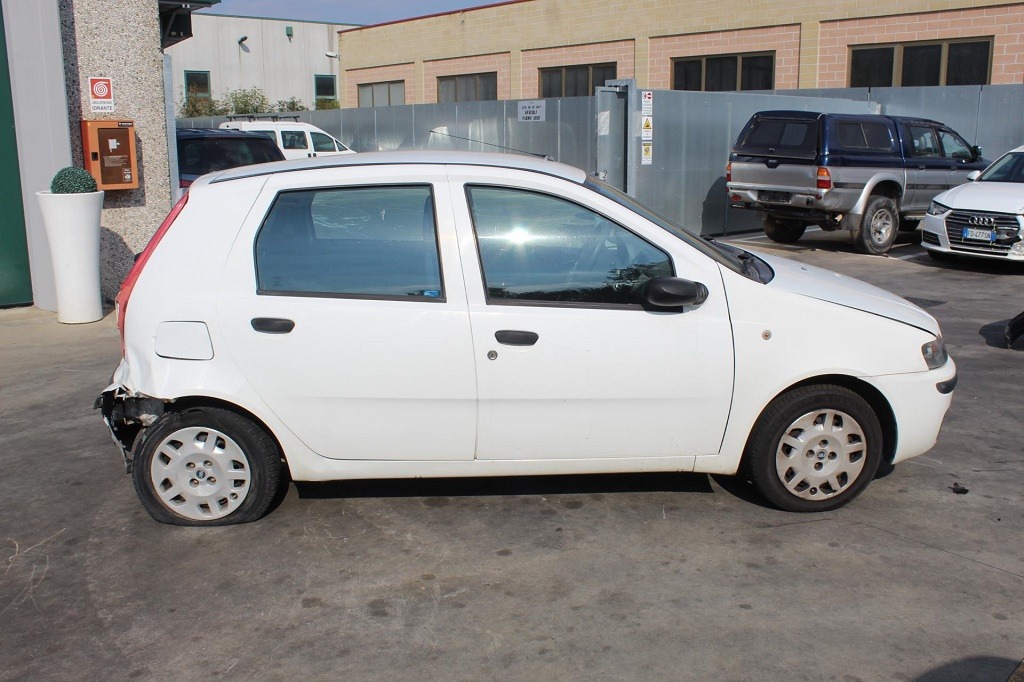 FIAT PUNTO 1.2 B 44KW 5M 5P (2000) RICAMBI IN MAGAZZINO