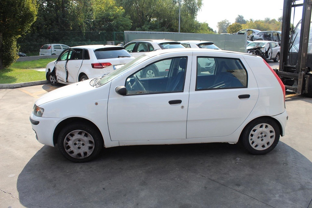 FIAT PUNTO 1.2 B 44KW 5M 5P (2000) RICAMBI IN MAGAZZINO