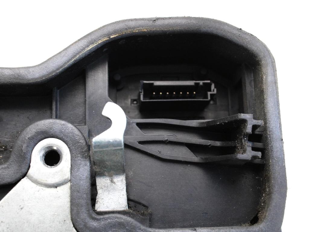 CENTRALNO ZAKLEPANJE PREDNIH LEVIH VRAT OEM N. 7154623 ORIGINAL REZERVNI DEL BMW SERIE 1 BER/COUPE/CABRIO E81/E82/E87/E88 (2003 - 2007) BENZINA LETNIK 2004