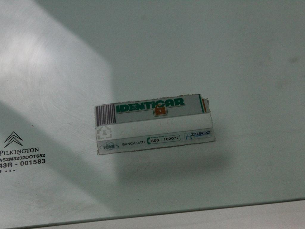 STEKLO SPREDNJIH DESNIH VRAT OEM N. 9202A2 ORIGINAL REZERVNI DEL CITROEN C3 / PLURIEL MK1R (09/2005 - 11/2010) BENZINA LETNIK 2008