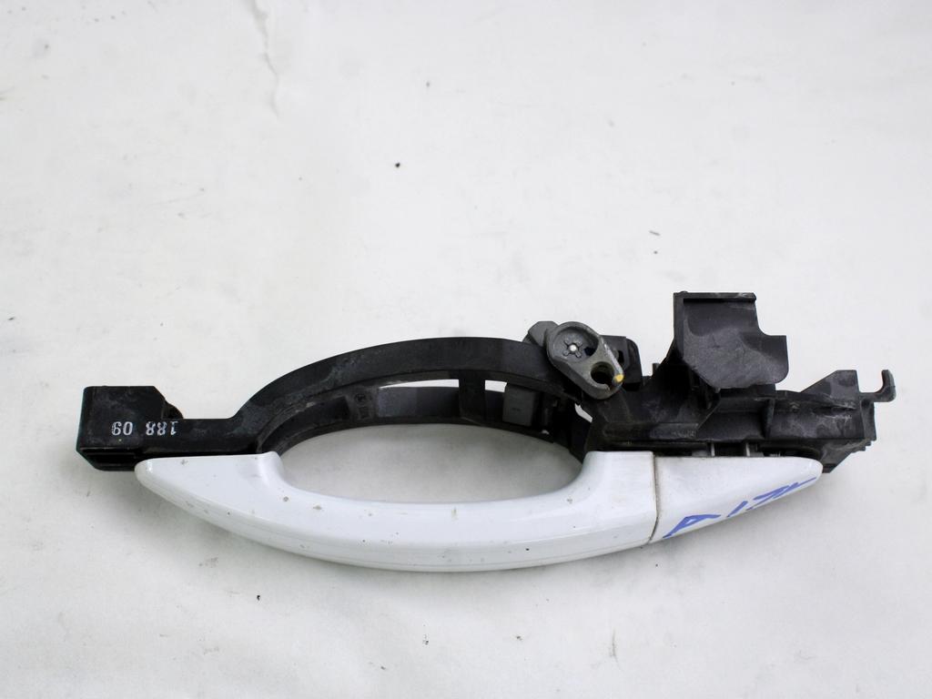 ZUNANJA KLJUKA SPREDNJA DESNA VRATA OEM N. 1305822 ORIGINAL REZERVNI DEL FORD FOCUS DA HCP DP MK2 R BER/SW (2008 - 2011) BENZINA/GPL LETNIK 2009