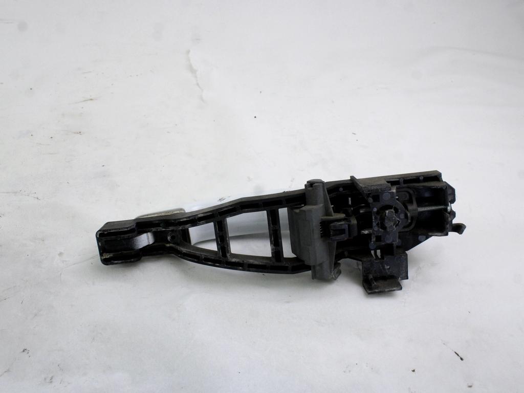 ZUNANJA KLJUKA SPREDNJA DESNA VRATA OEM N. 1305822 ORIGINAL REZERVNI DEL FORD FOCUS DA HCP DP MK2 R BER/SW (2008 - 2011) BENZINA/GPL LETNIK 2009