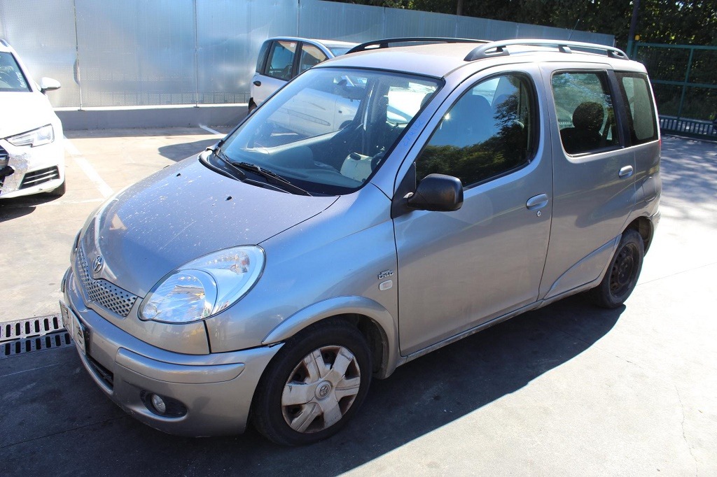 TOYOTA YARIS VERSO 1.4 D 55KW 5M 5P (2004) RICAMBI IN MAGAZZINO