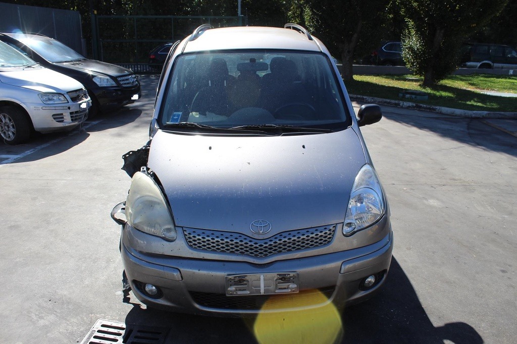 TOYOTA YARIS VERSO 1.4 D 55KW 5M 5P (2004) RICAMBI IN MAGAZZINO