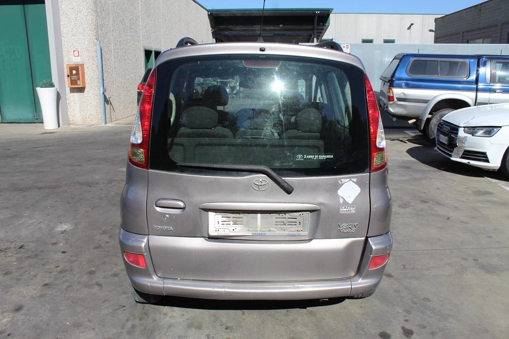 TOYOTA YARIS VERSO 1.4 D 55KW 5M 5P (2004) RICAMBI IN MAGAZZINO