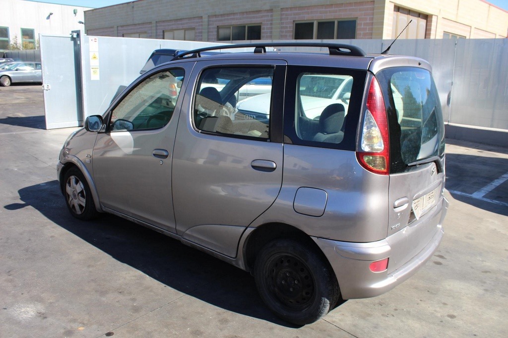 TOYOTA YARIS VERSO 1.4 D 55KW 5M 5P (2004) RICAMBI IN MAGAZZINO