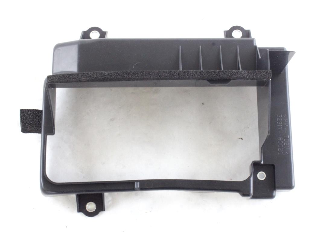 RADIATOR VODE OEM N. 3291760020 ORIGINAL REZERVNI DEL TOYOTA LAND CRUISER 200 V8 (2007-2021) LETNIK 2016