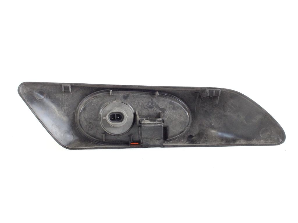 SPREDNJI INDIKATOR OEM N. 500322578 ORIGINAL REZERVNI DEL IVECO DAILY MK3 (1999 - 2006)DIESEL LETNIK 2004