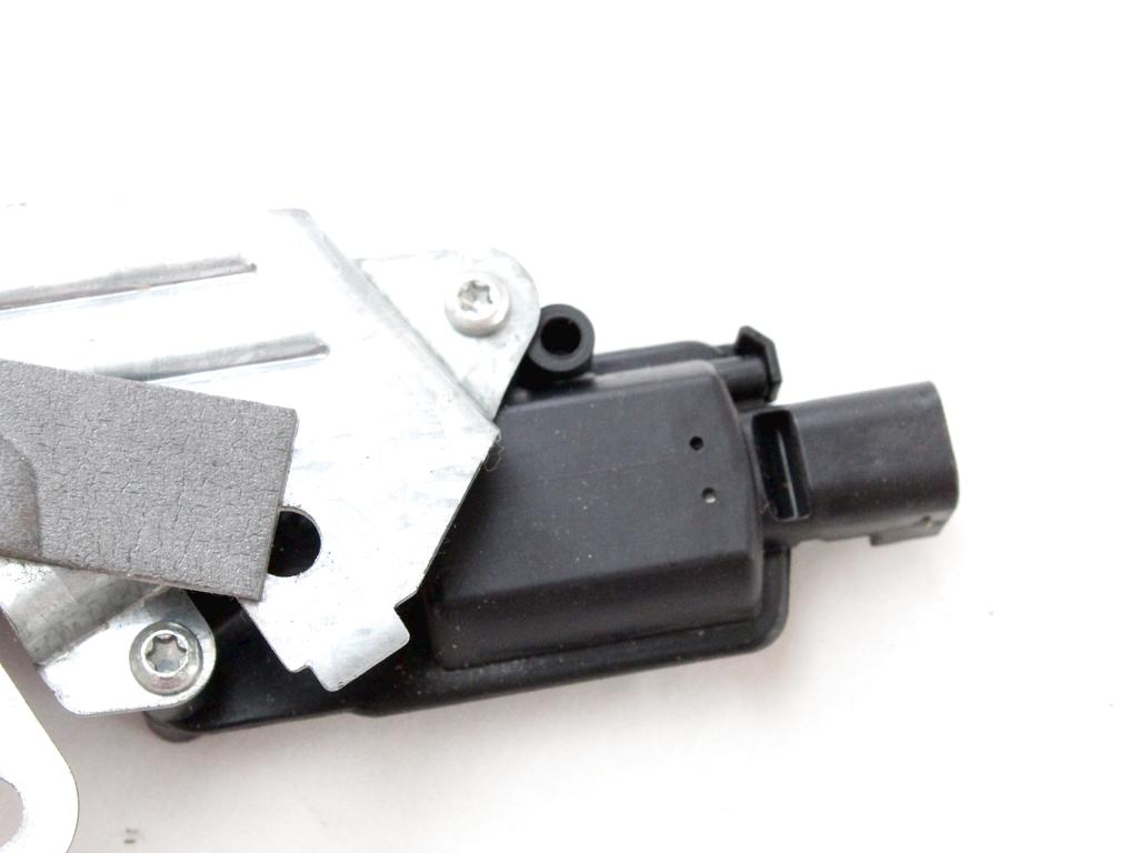 ZAKLEP POKROVA MOTORJA  OEM N. 2S61-432A98-AE ORIGINAL REZERVNI DEL FORD FIESTA JH JD MK5 R (2005 - 2008) BENZINA LETNIK 2006