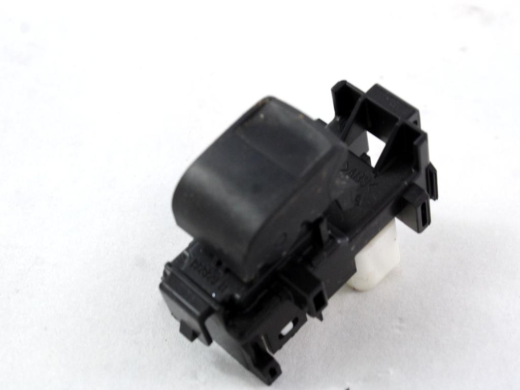 ZADNJE STIKALO OEM N. 848100D030 ORIGINAL REZERVNI DEL TOYOTA RAV 4  XA40 MK4 (2013 - 2018) DIESEL LETNIK 2015