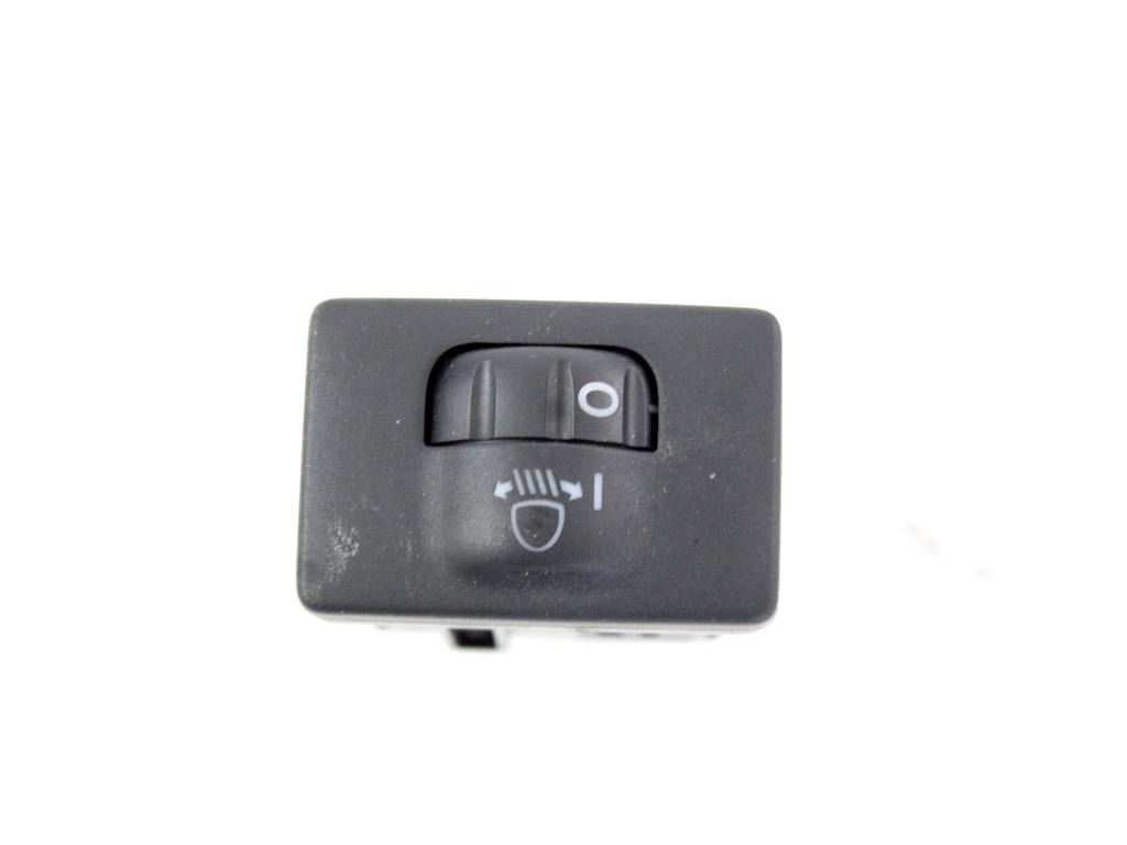 GLAVNO STIKALO LUCI OEM N. 8415242050 ORIGINAL REZERVNI DEL TOYOTA RAV 4  XA40 MK4 (2013 - 2018) DIESEL LETNIK 2015