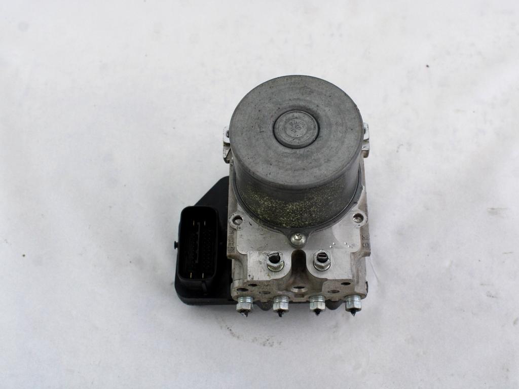 ABS AGREGAT S PUMPO OEM N. 4405042650 ORIGINAL REZERVNI DEL TOYOTA RAV 4  XA40 MK4 (2013 - 2018) DIESEL LETNIK 2015