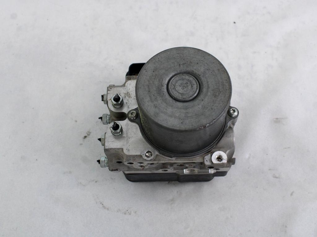 ABS AGREGAT S PUMPO OEM N. 4405042650 ORIGINAL REZERVNI DEL TOYOTA RAV 4  XA40 MK4 (2013 - 2018) DIESEL LETNIK 2015