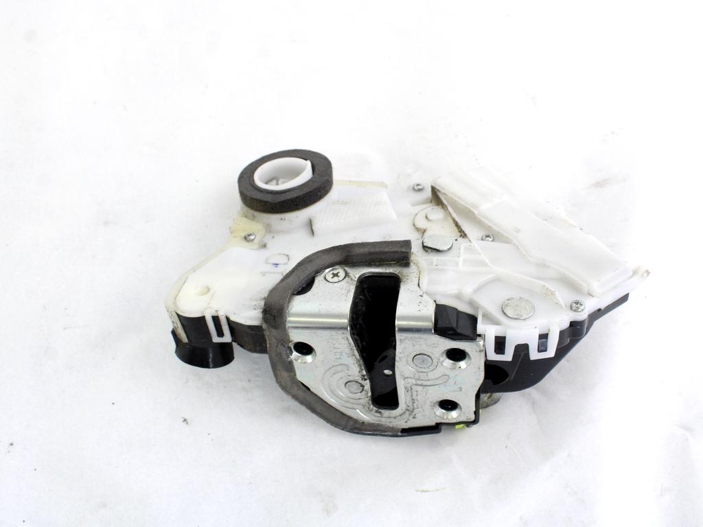 CENTRALNO ZAKLEPANJE PREDNIH LEVIH VRAT OEM N. 690400D140 ORIGINAL REZERVNI DEL TOYOTA YARIS P9 MK2 R (2009 - 2011)BENZINA LETNIK 2010