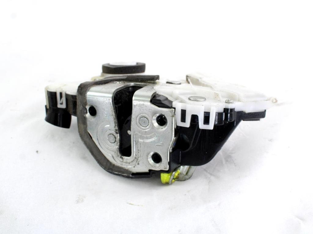 CENTRALNO ZAKLEPANJE PREDNIH LEVIH VRAT OEM N. 690400D140 ORIGINAL REZERVNI DEL TOYOTA YARIS P9 MK2 R (2009 - 2011)BENZINA LETNIK 2010