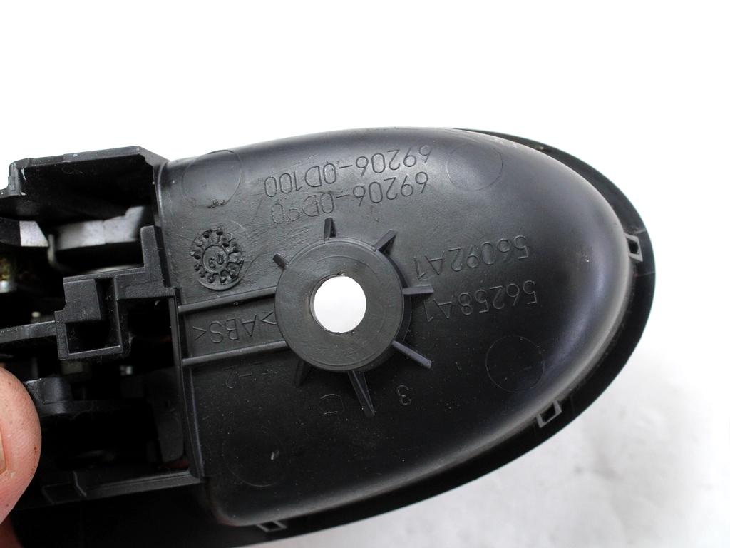 NOTRANJA KLJUKA  OEM N. 69206-0D90 ORIGINAL REZERVNI DEL TOYOTA YARIS P9 MK2 R (2009 - 2011)BENZINA LETNIK 2010