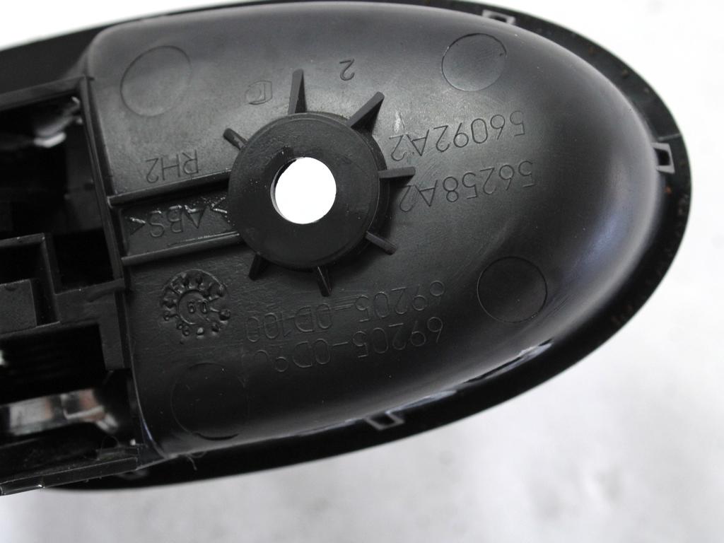 NOTRANJA KLJUKA  OEM N. 69205-0D90 ORIGINAL REZERVNI DEL TOYOTA YARIS P9 MK2 R (2009 - 2011)BENZINA LETNIK 2010