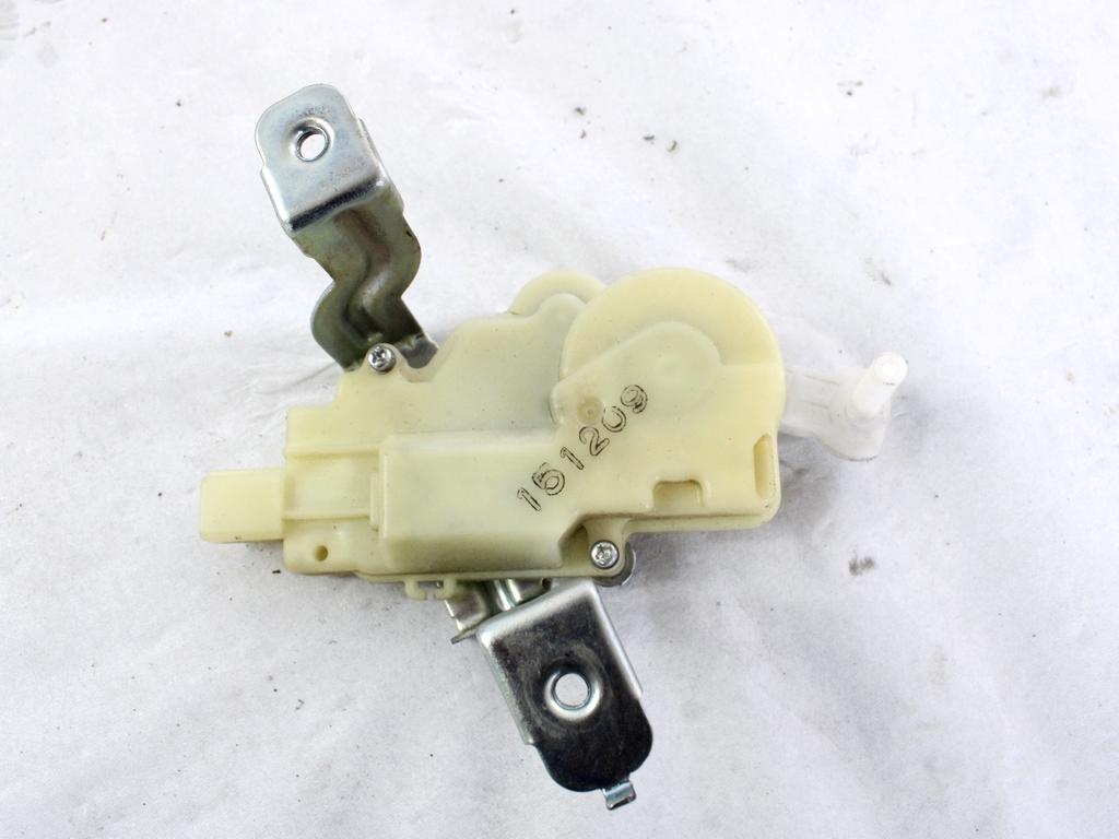 ZAKLEPANJE PRTLJA?NIH VRAT  OEM N. 691500D030 ORIGINAL REZERVNI DEL TOYOTA YARIS P9 MK2 R (2009 - 2011)BENZINA LETNIK 2010