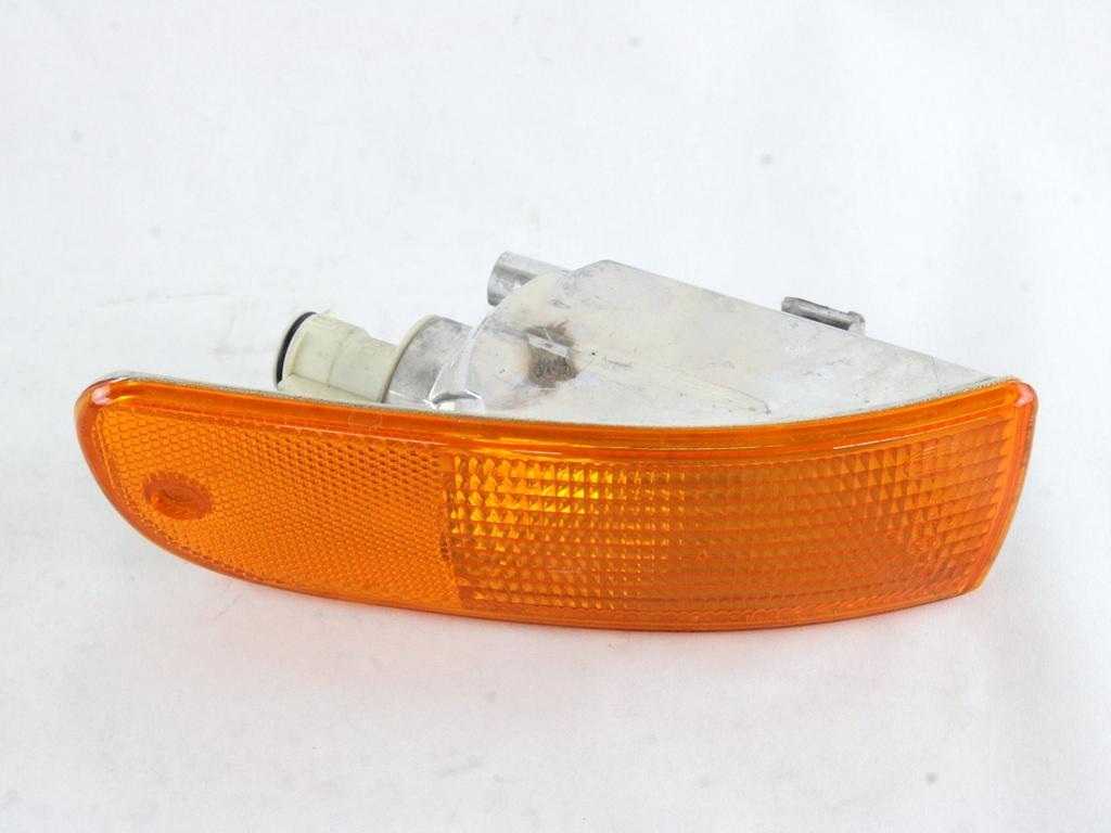 SPREDNJI INDIKATOR OEM N. 99363107200 ORIGINAL REZERVNI DEL PORSCHE 911 993 (1993 - 1997) LETNIK 1994