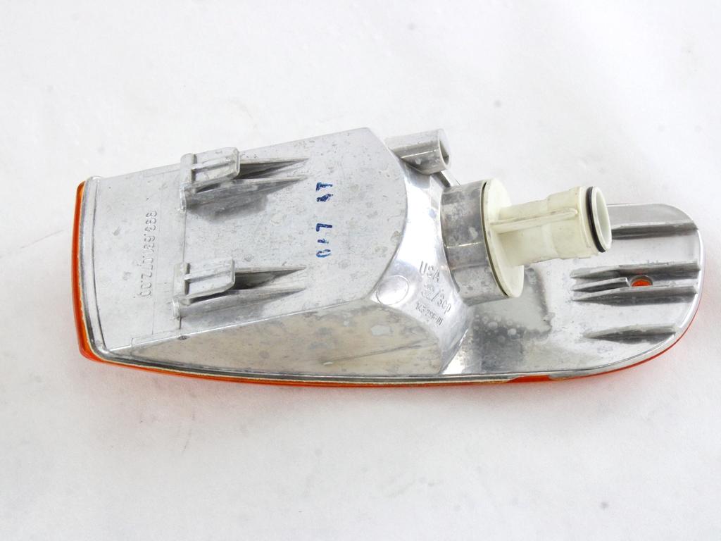 SPREDNJI INDIKATOR OEM N. 99363107200 ORIGINAL REZERVNI DEL PORSCHE 911 993 (1993 - 1997) LETNIK 1994