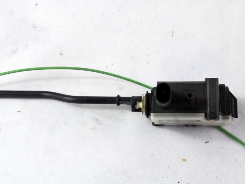 ZAKLEP LOPUTE GORIVA OEM N. 67116985880 ORIGINAL REZERVNI DEL MINI ONE / COOPER BERLINA CABRIO R56 R57 (2007 - 2013) DIESEL LETNIK 2008