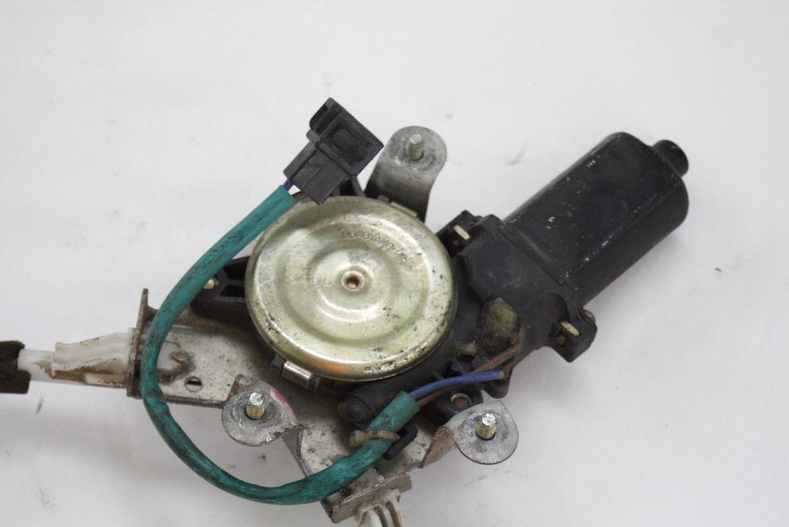 MEHANIZEM DVIGA SPREDNJIH STEKEL  OEM N. 9034 SISTEMA ALZACRISTALLO PORTA ANTERIORE ELETTRI ORIGINAL REZERVNI DEL DAEWOO LANOS T100 (1997 - 2002)BENZINA LETNIK 1999