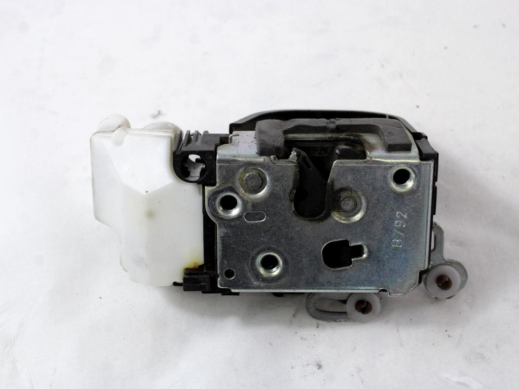 CENTRALNI ZAKLEP SPREDNJIH VRAT  OEM N. 46800415 ORIGINAL REZERVNI DEL ALFA ROMEO 147 937 R (2005 - 2010) BENZINA LETNIK 2010