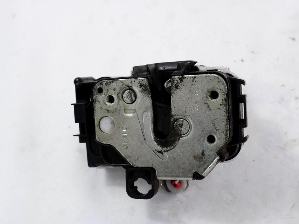 CENTRALNI ZAKLEP SPREDNJIH VRAT  OEM N. 51827594 ORIGINAL REZERVNI DEL FIAT 500 CINQUECENTO 312 MK3 (2007 - 2015) BENZINA LETNIK 2010