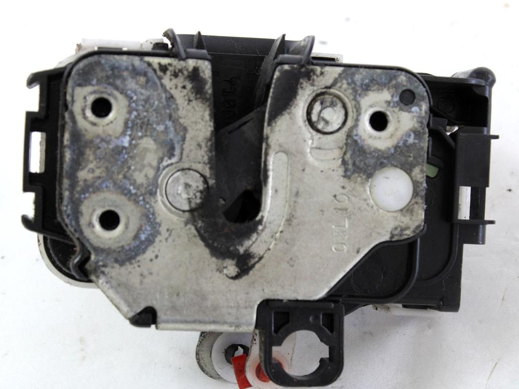 CENTRALNO ZAKLEPANJE PREDNIH LEVIH VRAT OEM N. 51827414 ORIGINAL REZERVNI DEL FIAT 500 CINQUECENTO 312 MK3 (2007 - 2015) BENZINA LETNIK 2010