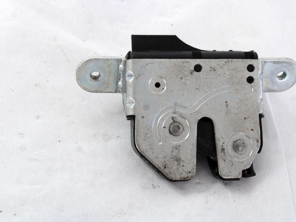 ZAKLEPANJE PRTLJA?NIH VRAT  OEM N. 55701971 ORIGINAL REZERVNI DEL FIAT 500 CINQUECENTO 312 MK3 (2007 - 2015) BENZINA LETNIK 2010