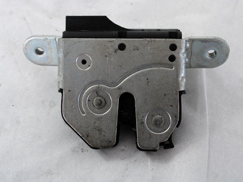 ZAKLEPANJE PRTLJA?NIH VRAT  OEM N. 55701971 ORIGINAL REZERVNI DEL FIAT 500 CINQUECENTO 312 MK3 (2007 - 2015) BENZINA LETNIK 2010