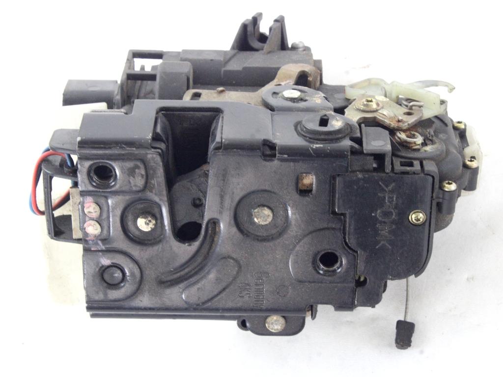 CENTRALNO ZAKLEPANJE ZADNJIH DESNIH VRAT OEM N. 3B4839016AL ORIGINAL REZERVNI DEL VOLKSWAGEN PASSAT B5.5 3B3 3B6 3BG R BER/SW (11/2000 - 2005) DIESEL LETNIK 2004