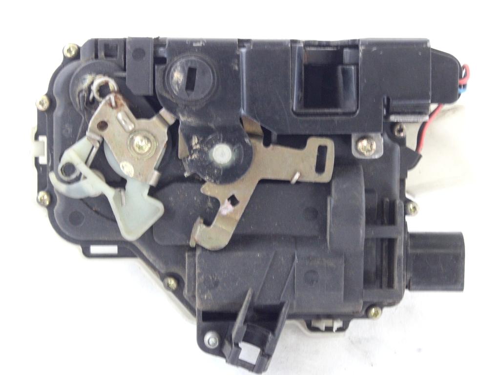 CENTRALNO ZAKLEPANJE ZADNJIH DESNIH VRAT OEM N. 3B4839016AL ORIGINAL REZERVNI DEL VOLKSWAGEN PASSAT B5.5 3B3 3B6 3BG R BER/SW (11/2000 - 2005) DIESEL LETNIK 2004