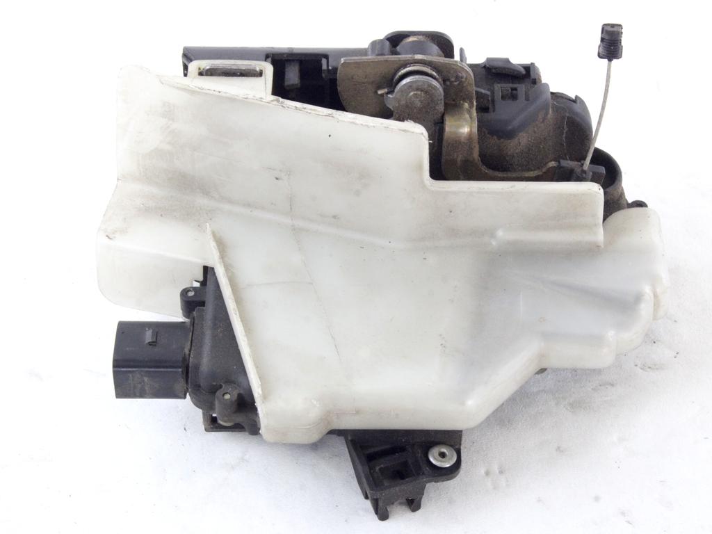 CENTRALNO ZAKLEPANJE ZADNJIH DESNIH VRAT OEM N. 3B4839016AL ORIGINAL REZERVNI DEL VOLKSWAGEN PASSAT B5.5 3B3 3B6 3BG R BER/SW (11/2000 - 2005) DIESEL LETNIK 2004