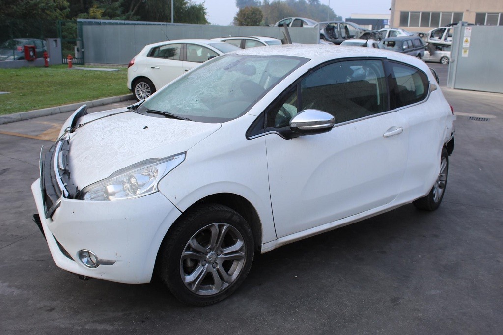 PEUGEOT 208 1.4 D 50KW 5M 3P (2015) RICAMBI IN MAGAZZINO