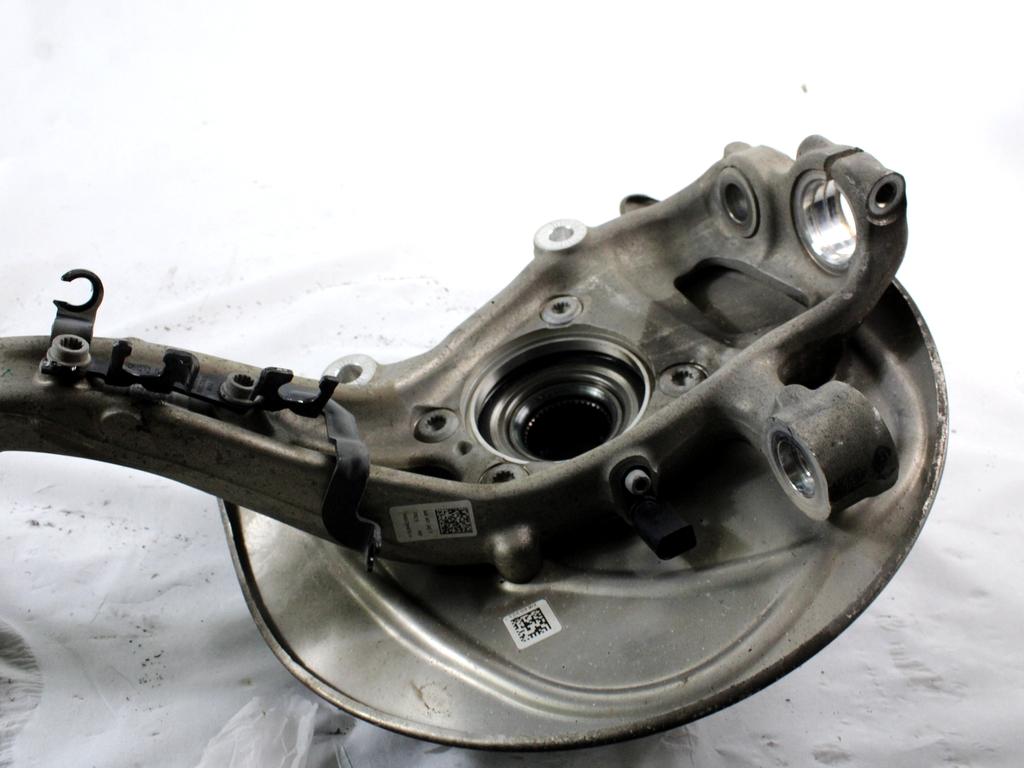 VRTLJIVI LEZAJ DESNO / PESTO KOLESA Z LEZAJEM SPREDAJ OEM N. 8W0407242F ORIGINAL REZERVNI DEL AUDI A4 B9 BER/SW/ALLROAD (2015 - 2019)DIESEL LETNIK 2016