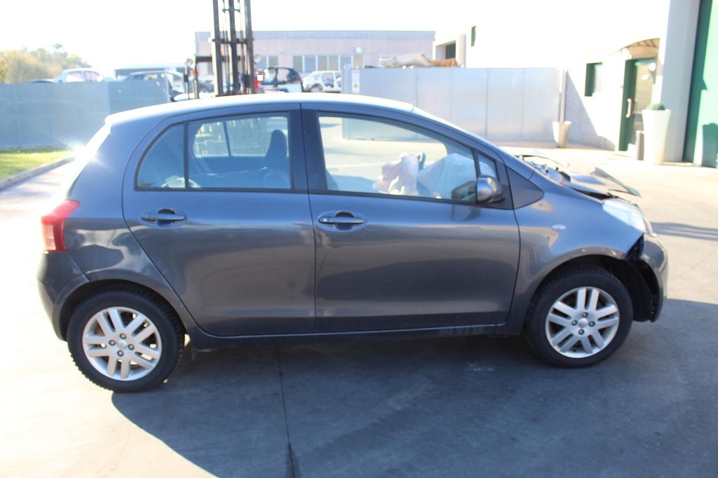 TOYOTA YARIS 1.3 B 64KW 5M 5P (2008) RICAMBI IN MAGAZZINO