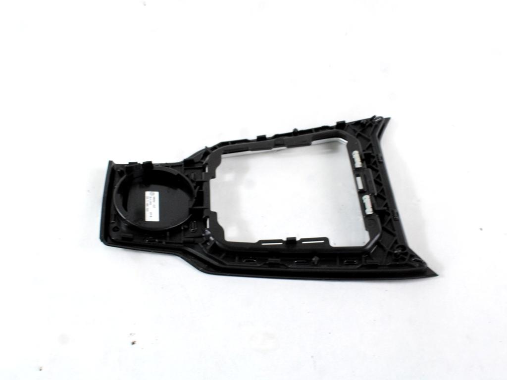 SREDINSKA KONZOLA  OEM N. 2GA711456C ORIGINAL REZERVNI DEL VOLKSWAGEN T-ROC A11 (DAL 2017)  DIESEL LETNIK 2020