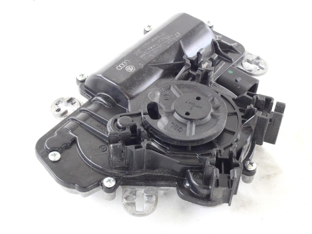 ZAKLEPANJE PRTLJA?NIH VRAT  OEM N. 3V5827887B ORIGINAL REZERVNI DEL AUDI A4 B9 BER/SW/ALLROAD (2015 - 2019)DIESEL LETNIK 2019