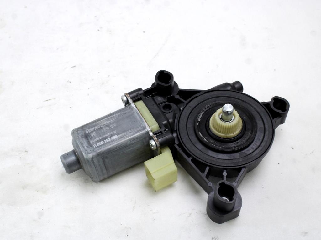 DVIZNI MEHANIZEM SPREDNIH STEKEL  OEM N. 136077 MOTORINO ALZACRISTALLO PORTA ANTERIORE ORIGINAL REZERVNI DEL AUDI A3 MK3R 8V 8V1 8VK 8VS 8VM 8V7 8VE 3P/5P/CABRIO (2016 -2020)DIESEL LETNIK 2018