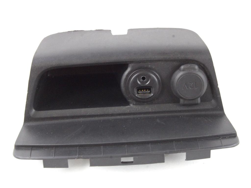 USB / AUX OEM N. 9674655277 ORIGINAL REZERVNI DEL PEUGEOT 208 CA CC MK1 (2012 -2019) DIESEL LETNIK 2015