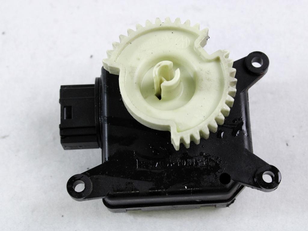 MOTORCEK OGREVANJA OEM N. 30.93683.01 ORIGINAL REZERVNI DEL VOLKSWAGEN POLO 9N R (2005 - 10/2009) DIESEL LETNIK 2007