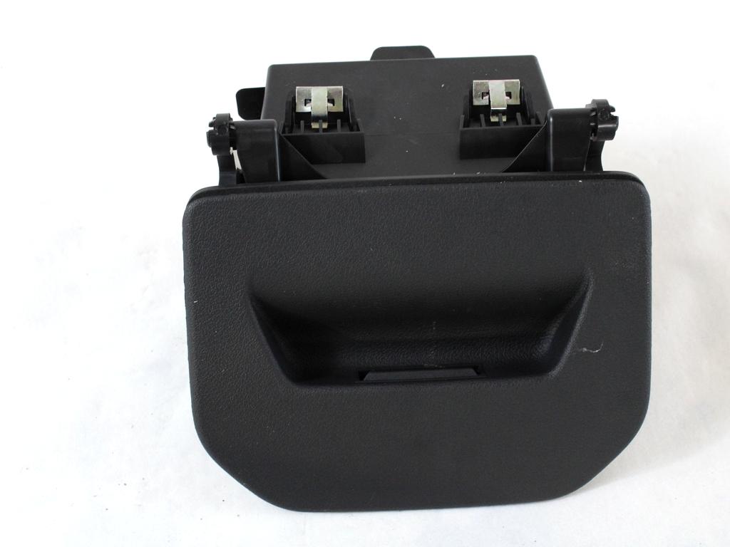 PREDAL ZA DOKUMENTE OEM N. 6823240 ORIGINAL REZERVNI DEL BMW SERIE 1 BERLINA F40 (DAL 2019)DIESEL LETNIK 2022