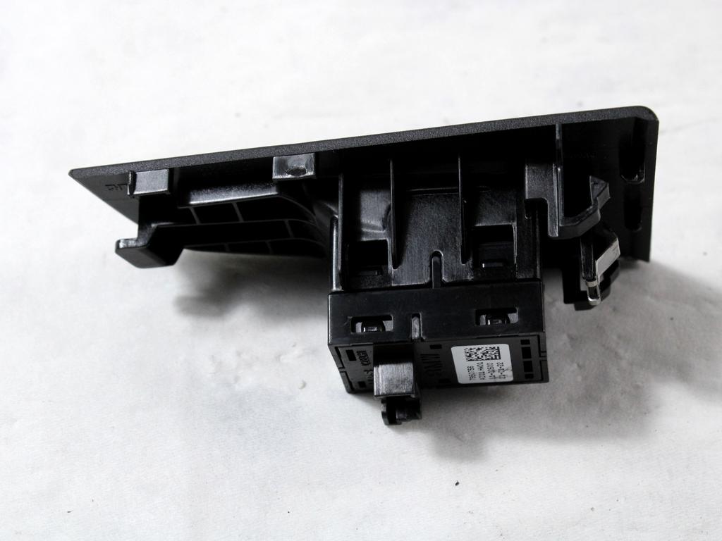 ZADNJE STIKALO OEM N. 7950756 ORIGINAL REZERVNI DEL BMW SERIE 1 BERLINA F40 (DAL 2019)DIESEL LETNIK 2022